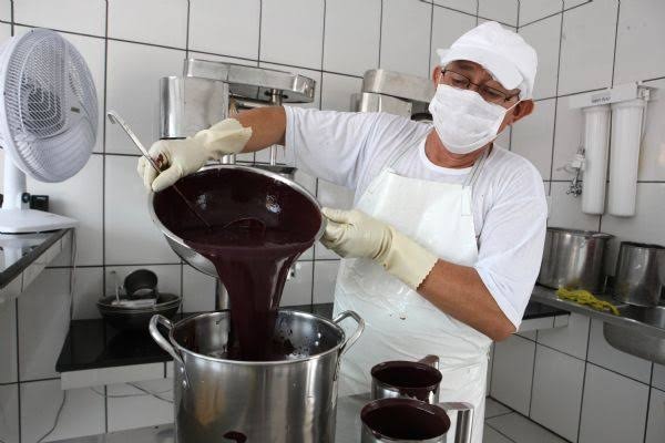Projeto de lei que institui Dia Municipal do Batedor de Açaí é apresentado na Câmara de Macapá
